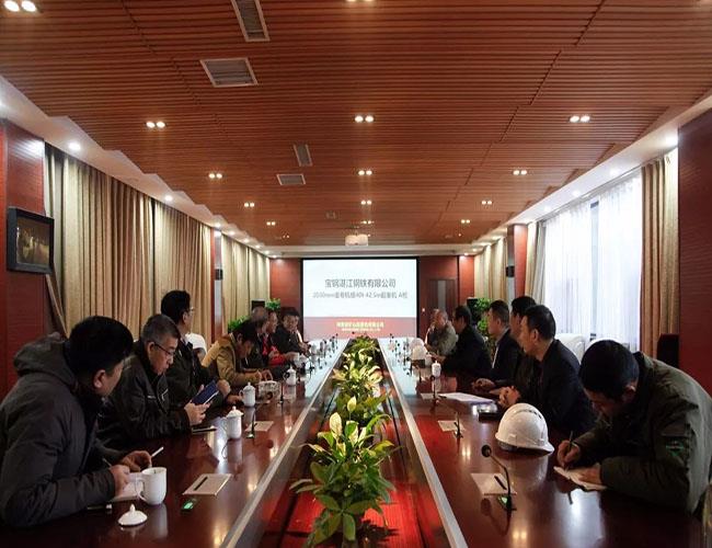 Baosteel Group veic pārbaudi, ko mūsu kompānija ir izveidojusi, lai pārbūvētu pārplūdes iekārtas projektu611153008.jpg Baosteel Group conducts A check on the cranes of rewinding unit project that our company has built611153008.jpg