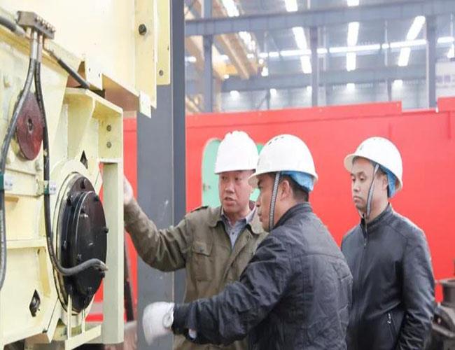 Baosteel Group veic pārbaudi, ko mūsu kompānija ir izveidojusi, lai pārbūvētu pārplūdes vienības projektu 11141144.jpg Baosteel Group conducts A check on the cranes of rewinding unit project that our company has built11141144.jpg